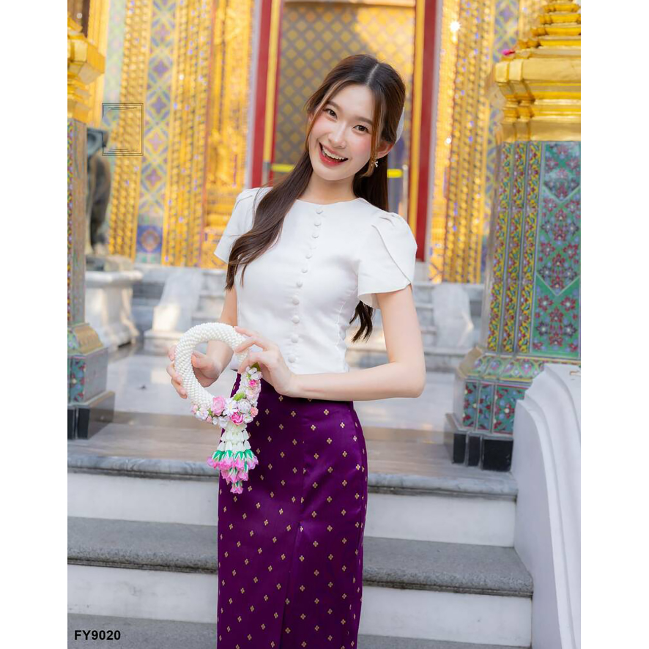 kudapy ชุดเซ็ทเสื้อสีขาว ชุดลิซ่าใส่+กระโปรงลายไทยสีชมพู/สีครีม