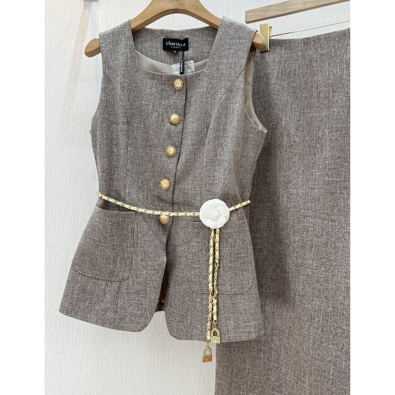 kudapy เซ็ท 4 ชิ้น เสื้อคอเหลี่ยม+ กระโปรงยาว+เข็มขัดโซ่+เข็มกลัดดอกไม้ ชุดเซ็ตกระโปรงเข้ารูป