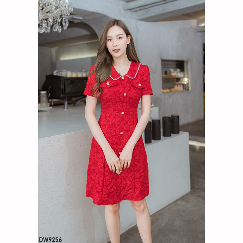kudapy เดรสสั้นสีแดง ผ้าทอลายนูนแต่งกระดุม ใส่ออกงาน ใส่งานตรุกจีน