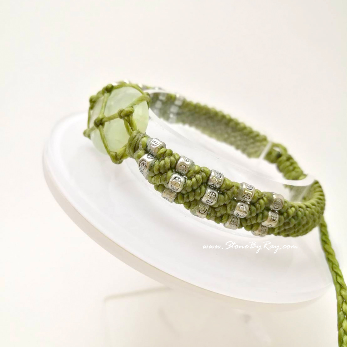 สร้อยข้อมือเชือกถักกับหินพรีไนท์ (Prehnite)
