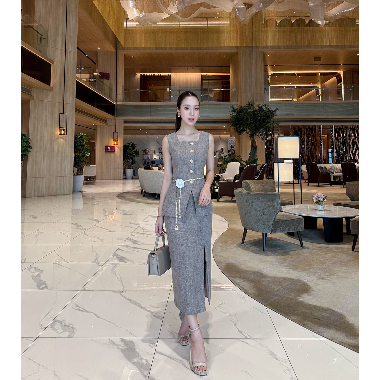 kudapy เซ็ท 4 ชิ้น เสื้อคอเหลี่ยม+ กระโปรงยาว+เข็มขัดโซ่+เข็มกลัดดอกไม้ ชุดเซ็ตกระโปรงเข้ารูป