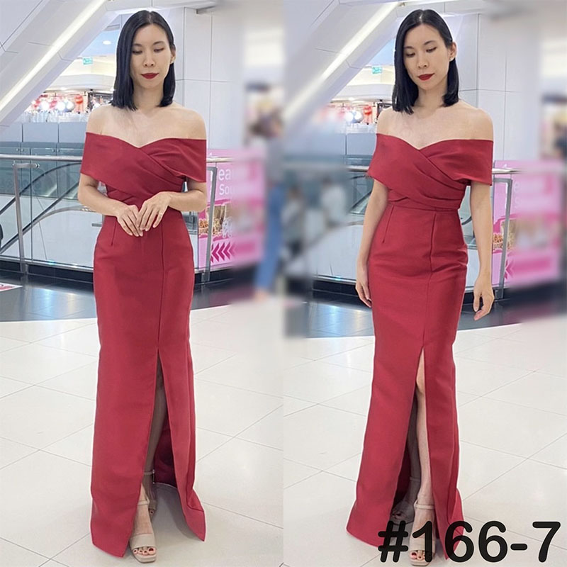 kudapy เดรสยาวสีขาว/สีโรสโกล/สีทอง/สีฟ้า/สีแดง/สีกรม อกไขว้ใหญ่ เปิดบ่าผ่าหน้า ซิบหลัง ทรงพรางแขนสุดฮิต กลับมากับเนื้อผ้าโพลีเอสเตอร์หรือไหมเทียม อยู่ทรง