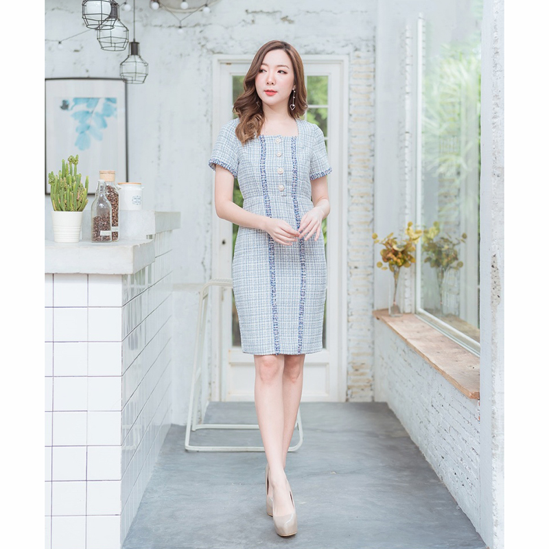 kudapy เดรสสั้นสีชมพู/สีเขียว/สีฟ้า คอเหลี่ยมกระดุมมุกผ้าชาแนล