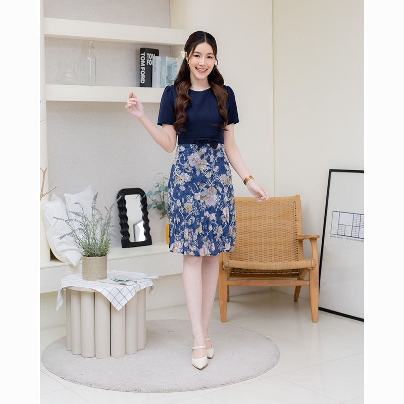 kudapy เดรสสั้นสีชมพู/สีครีม/สีกรม ทำงานช่วงล่างเป็นงานลูกไม้ฉลุ อัดพลีตสวยมากน้า ส่วนบนเป็นผ้าเรียบมินิเกิลมากก สีน่ารัก สุภาพ