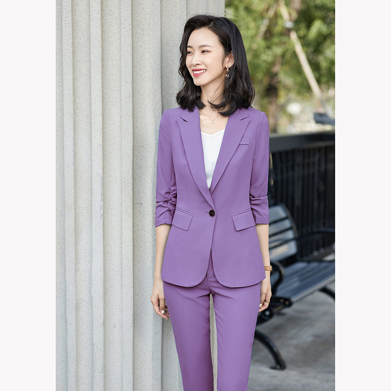 kudapy ชุดสูททำงานผู้หญิงสีฟ้า/สีม่วง แขนสามส่วนจับจีบปลายแขนพร้อมกางเกง จุดเด่นของชุดนี้คือได้ลุคที่สดใสคัลเลอร์ฟแบบสุดๆ