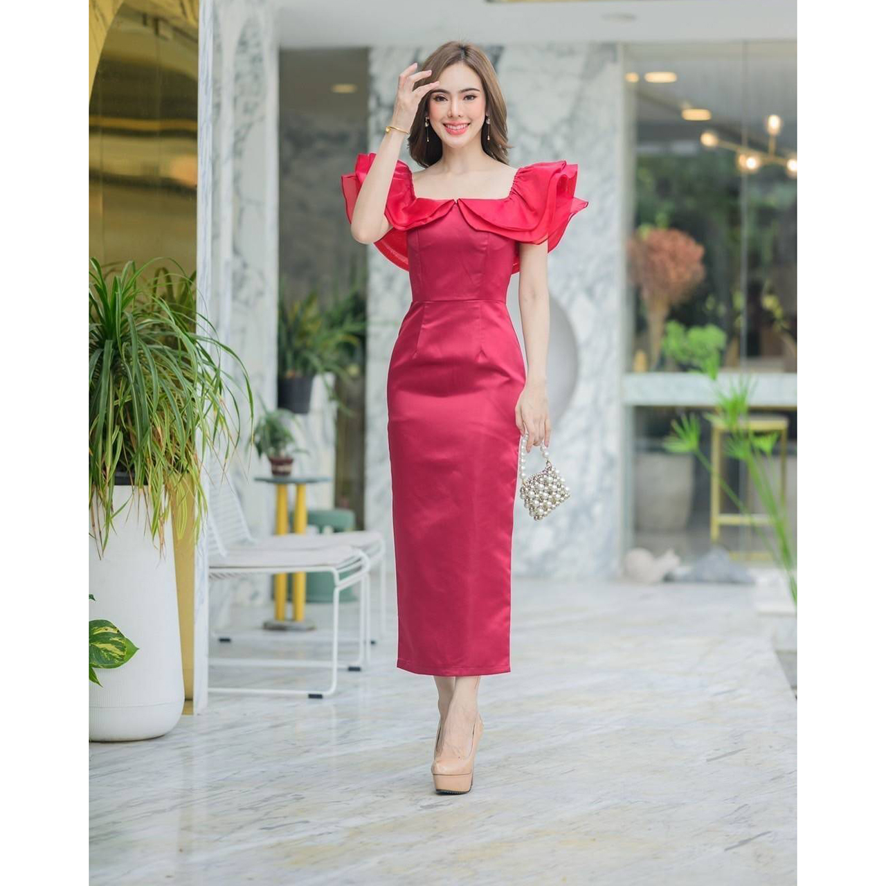 kudapy maxi เดรสยาวสีแดง/สีกรม ผ้าซาตินเกรดหนา ใส่เปิดไหล่คลุมไหล่ ใส่ออกงาน