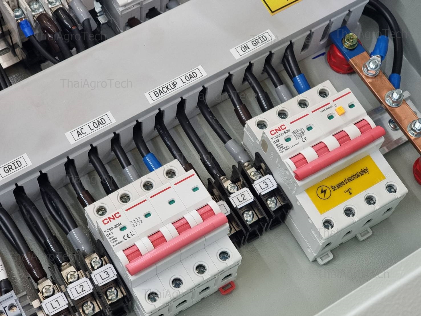 ตู้คอมบายเนอร์แบบไฮบริด 2สตริง 3เฟส Hybrid Off-Grid ขนาด 10kw-20Kw MCCB, RCBO, DC 2string ATS (Magnetic switch) แมกเนติก สวิตซ์ 100A (3Phase) ระบบโซล่าเซลล์ ไฮบริด AC-DC Hybrid combiner 2 string with ATS (Magnetic switch)