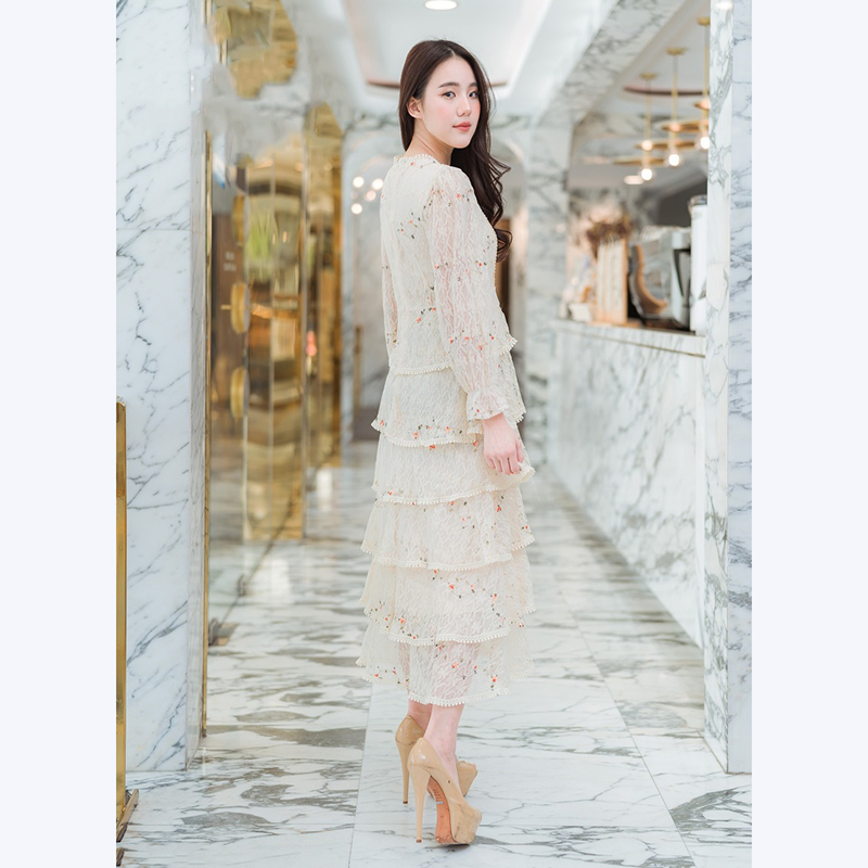 kudapy เดรสยาวชีฟองสีชมพู,สีครีม,ลายดอกแขนยาวแต่งระบายกระโปรงชั้นสวยดูดี