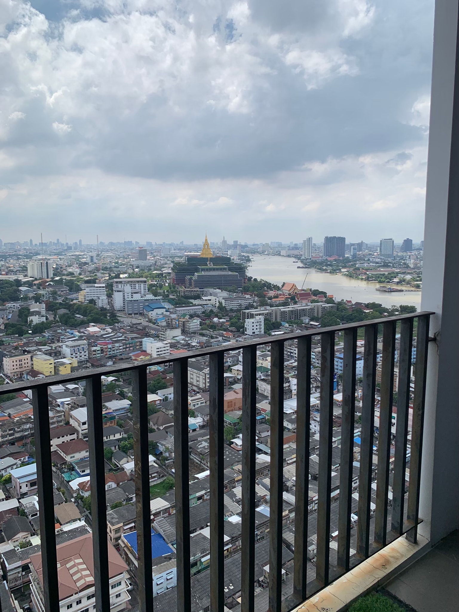 ให้เช่าคอนโด The Tree Interchange (เดอะ ทรี อินเตอร์เชนจ์) 1ห้องนอน / 1ห้องน้ำ ขนาด 36 ตรม. ชั้น 36 ตึก A ค่าเช่า 11,000 ต่อเดือน รถไฟฟ้า MRT เตาปูน