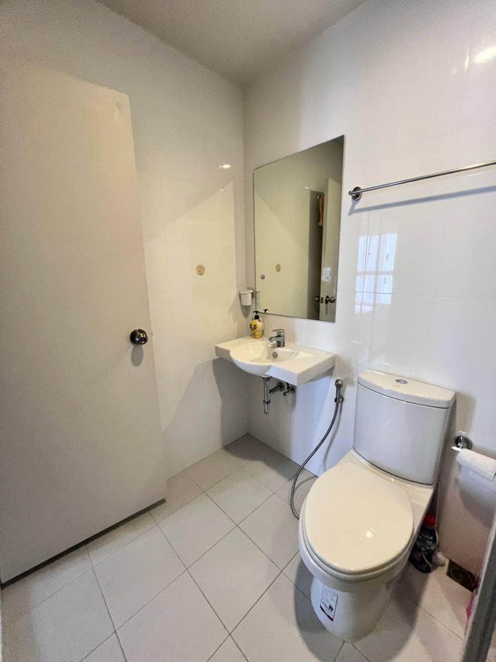 ปล่อยเช่าคอนโด ISSI Condo Suksawat (อิซซี่ คอนโด สุขสวัสดิ์) - Studio 1ห้องน้ำ 1ห้องครัว - ใกล้ บิ๊กซี ซูเปอร์เซ็นเตอร์ บางปะกอก/แม็คโคร สุขสวัสดิ์ - ขนาดห้อง 26 ตรม. ชั้น 8 วิวสระว่ายน้ำ