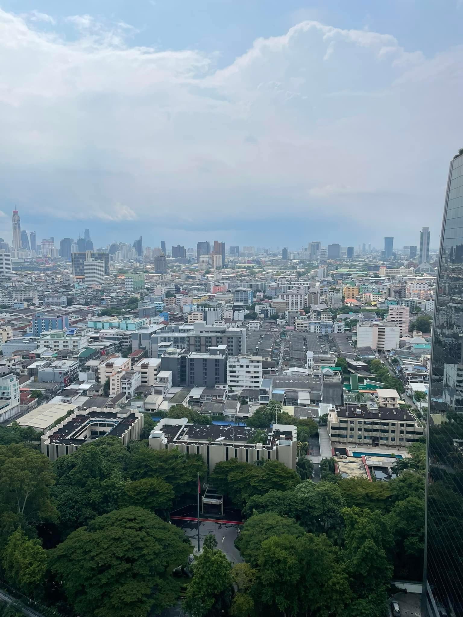 ให้เช่าห้องแบบ 1ห้องนอน 1ห้องน้ำ โซนพื้นที่ MRT ศูนย์วัฒนธรรม คอนโด Ivy Ampio (ไอวี่ แอมพิโอ) High Rise ขนาดห้อง 44 ตรม. ชั้น 27