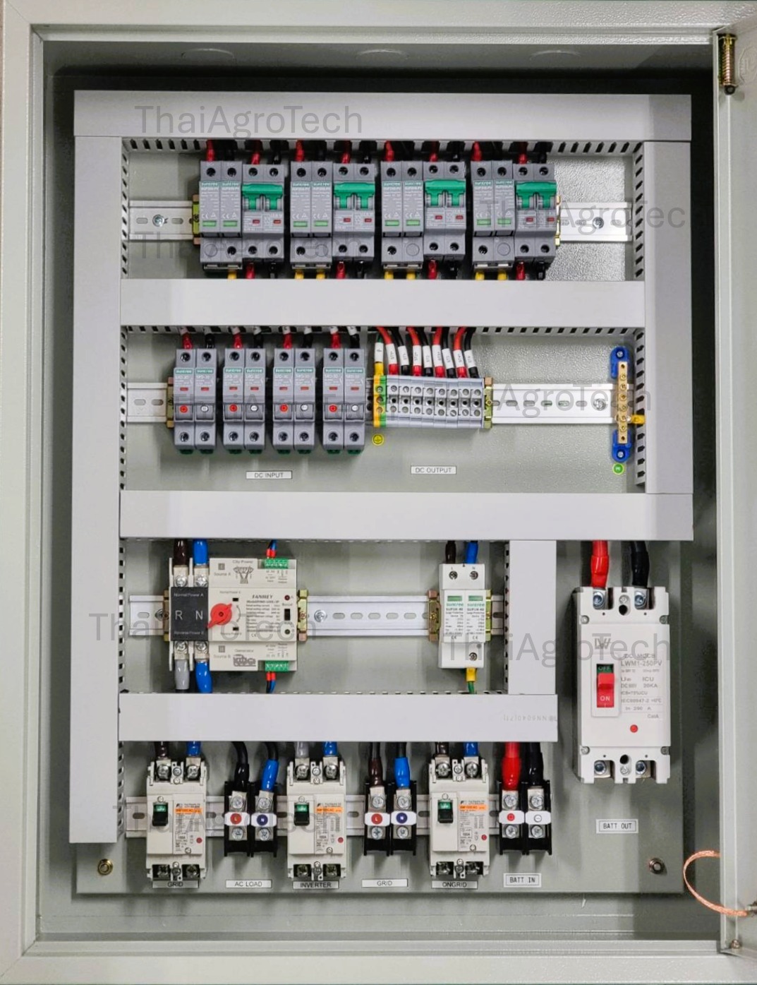 ตู้ไฟ ตู้คอมบายเนอร์ สำหรับระบบโซล่าเซลล์แบบ ออนออฟกริดไฮบริด 4สตริง 3เฟส AC-DC Combiner On/Off-Grid Hybrid 4 String 3Phases