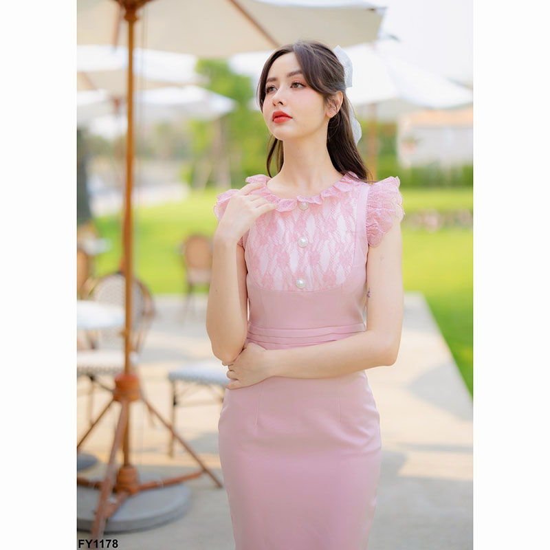 kudapy เดรสสั้นสีชมพู/สีขาว ออกงานสุดหรู สไตล์เรียบๆ ทรงเข้ารูปแขนกุด แต่งผ้าชีฟอง เพิ่มลูกไม้