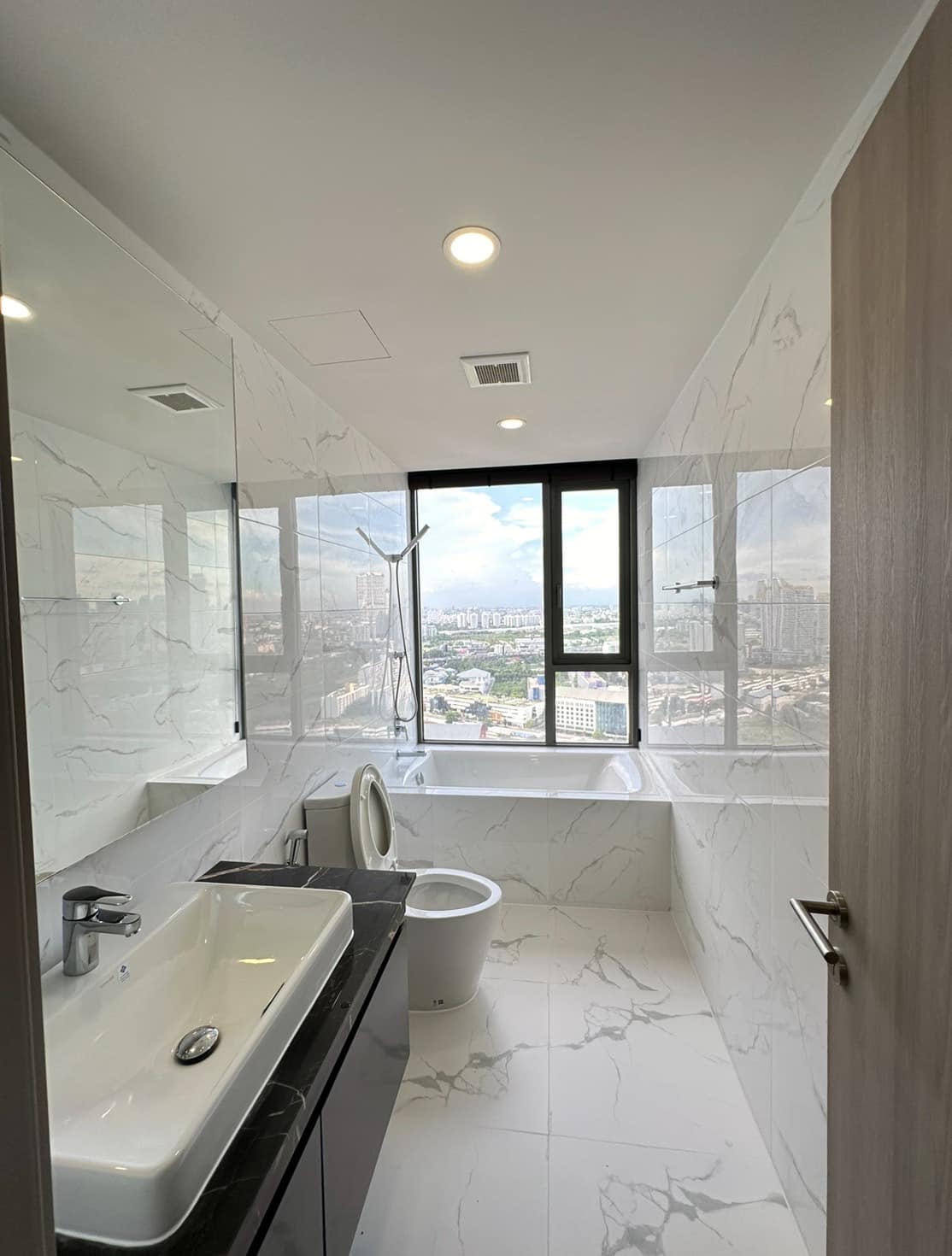 ปล่อยเช่าคอนโด CLOUD Thonglor - Phetchaburi (คลาวด์ ทองหล่อ - เพชรบุรี) - 1 bed plus 1ห้องน้ำ 1ห้องนั่งเล่น - ใกล้ MRT เพชรบุรี - ขนาดห้อง 38 ตรม. ชั้น 28