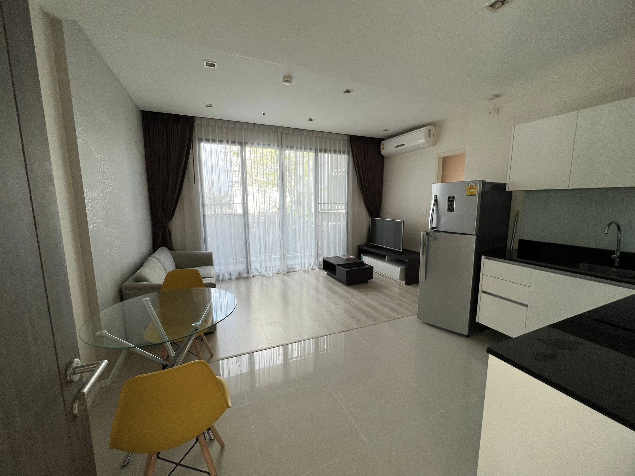 คอนโด Quinn Condo รัชดา 17 (ควิน คอนโด 17) High Rise โซนพื้นที่ MRT สุทธิสาร ให้เช่าห้องแบบ 1ห้องนอน 1ห้องน้ำ ขนาดห้อง 47 ตรม. ชั้น 5 ตึก A