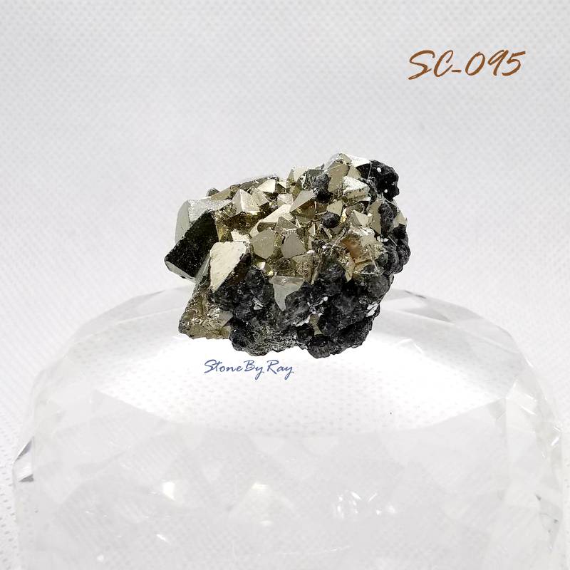 ไพไรต์ (Pyrite Octahedra Peru)