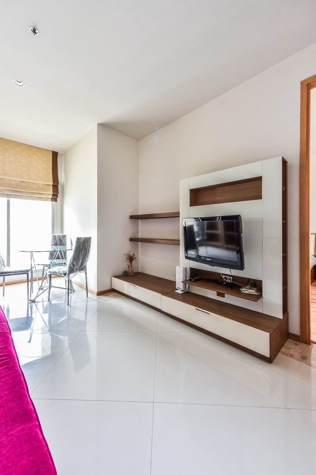 ปล่อยเช่าคอนโด The Empire Place (ดิ เอ็มไพร์ เพลซ) สาทร - 1ห้องนอน 1ห้องน้ำ 1ห้องนั่งเล่น - ใกล้ BTS เซนต์หลุยส์ ช่องนนทรี - ขนาดห้อง 55 ตรม. ชั้น 9