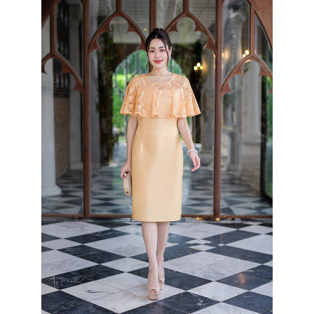kudapy เดรสสั้นสีเหลืองทอง/สีชมพุกะปิ ผ้าไหมสไตล์คลุมไหล่ เดรสเป็นผ้าไหมญี่ปุ่นทรงเอวต่อผ้าไหมอัดกาวให้ทั้งชุด