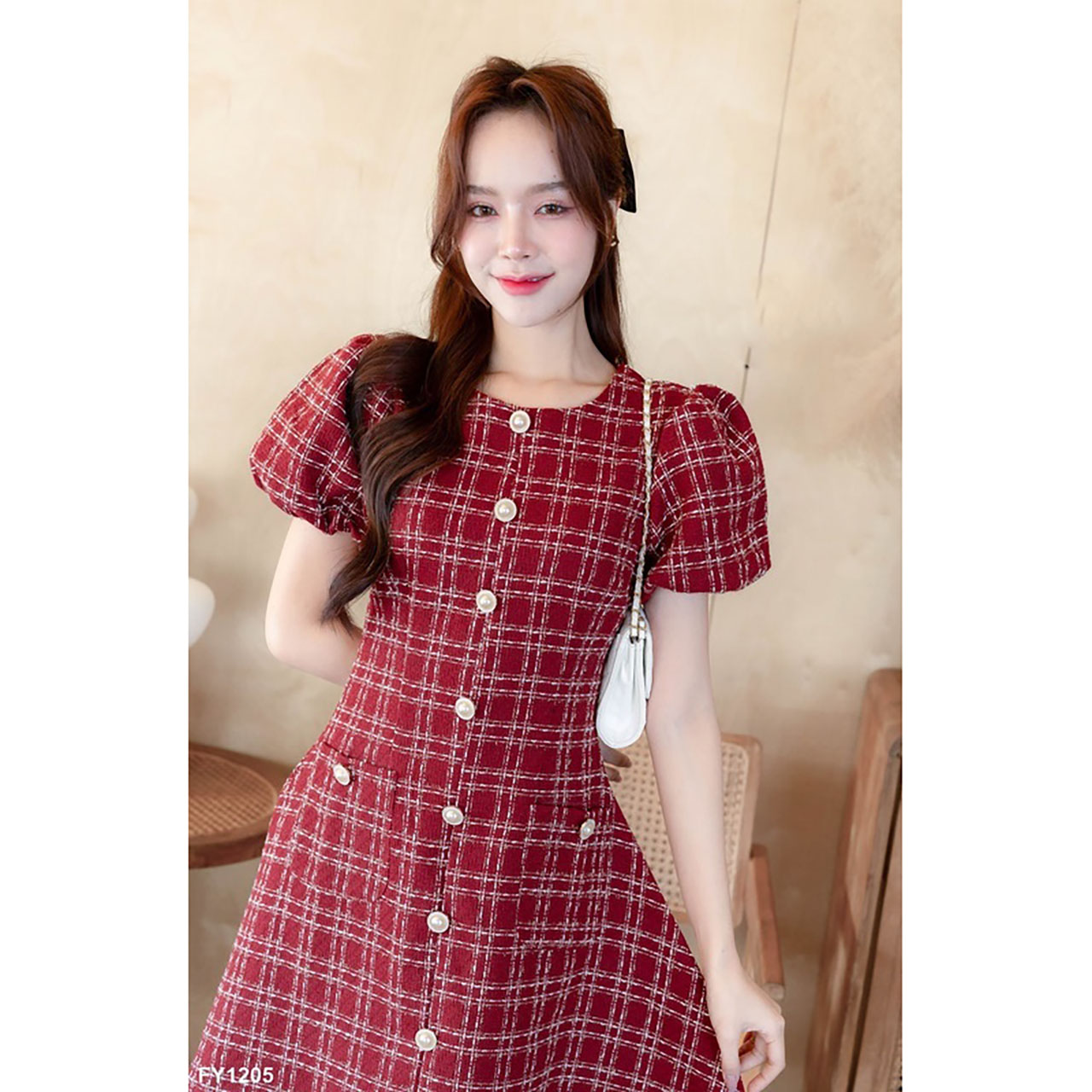 kudapy เดรสสั้นสีแดง/สีขาว/สีดำ ทรงบานแต่งกระดุม9ชิ้น แขนตุ๊กตา