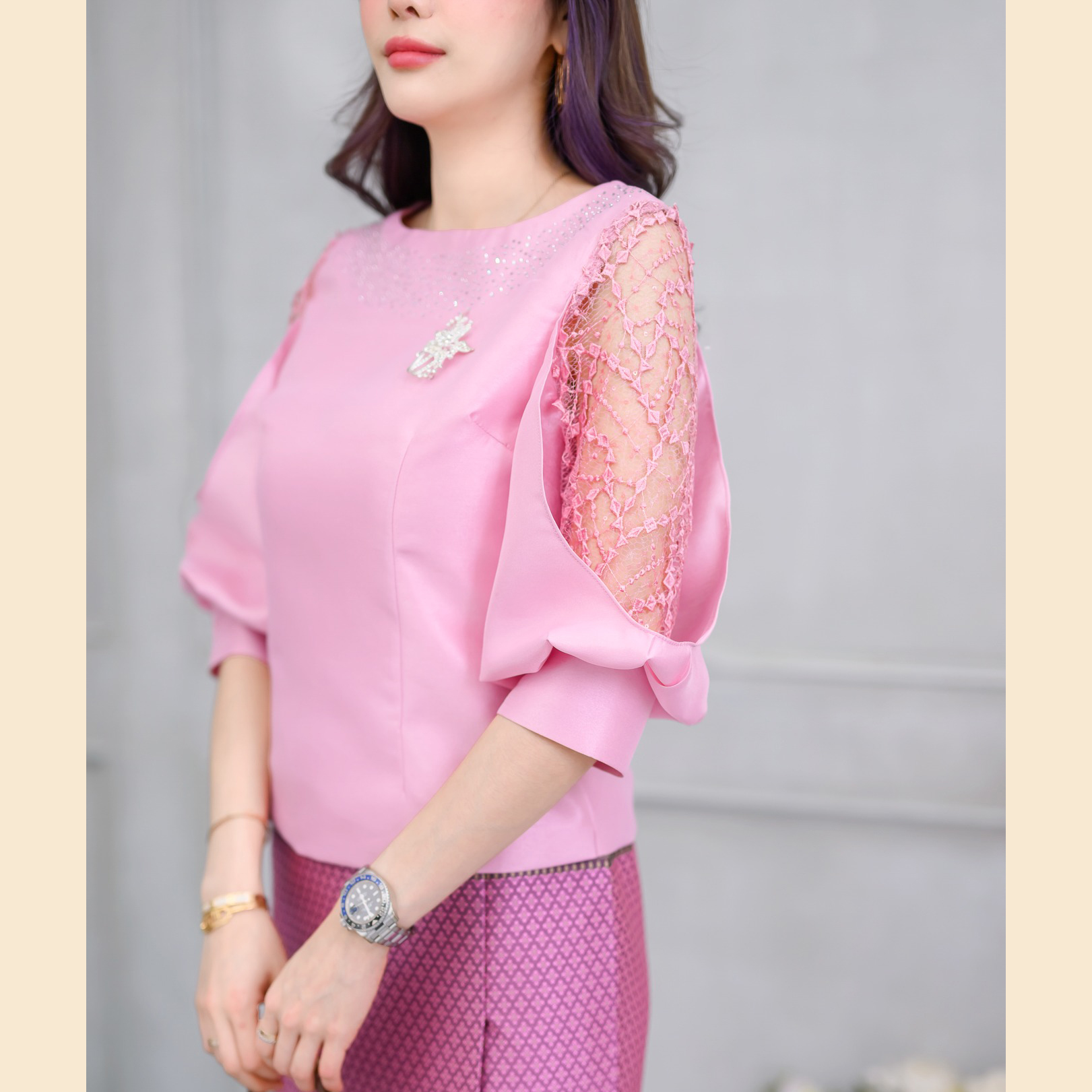 kudapy เซต2 ชิ้น เสื้อลูกไม้แขนยาวสีชมพู/สีแดง แขนพองยาวสามส่วน แต่งซีทรู ลูกไม้สามมิติ เอวเก็บทรงสวยมากค่ะ (ซื้อแยกชิ้นได้ค่ะ)