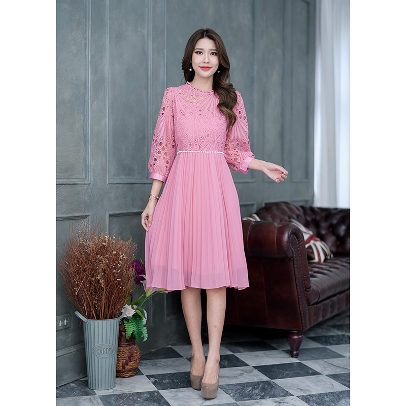 kudapy เดรสสั้นสีน้ำตาล/สีชมพู ดีไซน์แขนยาวจั้มปลายแขน งานแขนพองสวยกำลังดีคะ ช่วงกระโปรงเป็นผ้าชิฟฟ่อนอัดพลีทกระโปรงทรงเอ