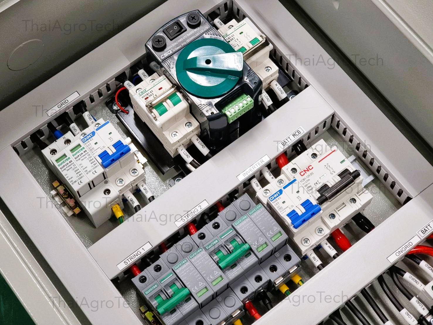 ตู้คอมบายเนอร์แบบไฮบริด 2 สตริง Hybrid On/Off-grid AC Combiner Box 2 string พร้อม สวิตซ์สลับแหล่งจ่ายไฟ อัตโนมัติ ระบบไฟฟ้าสำรอง ATS Automatic Dual Power Transfer Switch 2P 63A