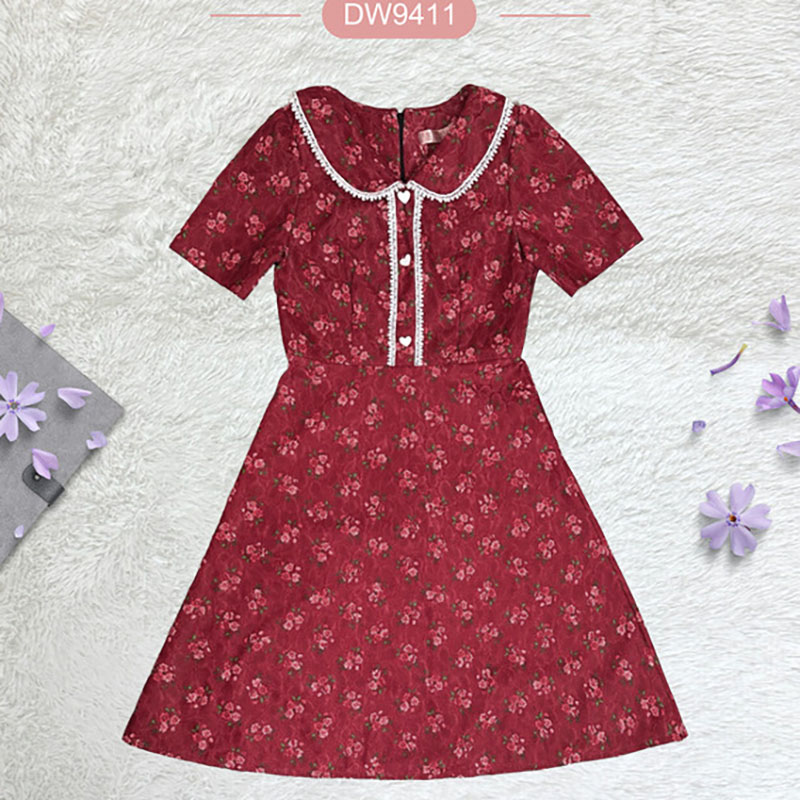 kudapy เดรสสั้นสีแดง/สีครีม/สีเขียว ทรงบานลายดอกคอบัว