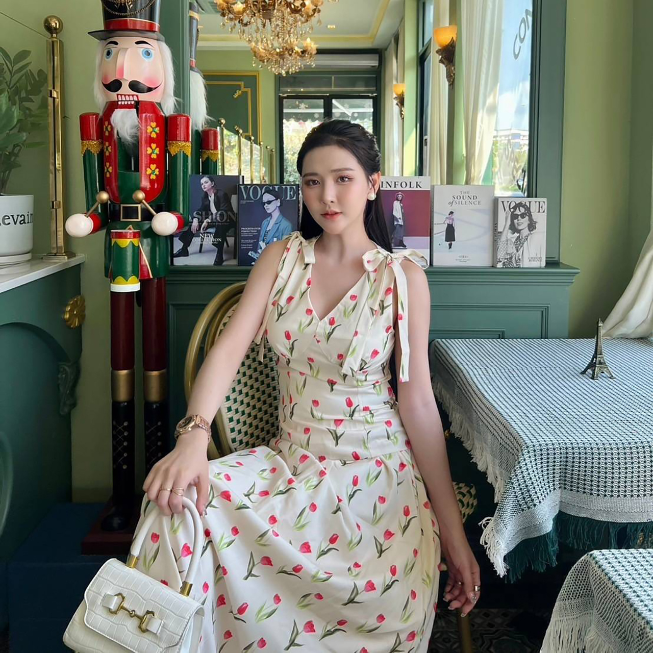 kudapy set เสื้อ+กป ดอกทิวลิป ละมุน สีหวาน ผูกไหล่ งานสวยจริงๆค่ะ ผ้าดีมาก ใส่สบาย เรียบหรูไฮโซ ใส่เที่ยว