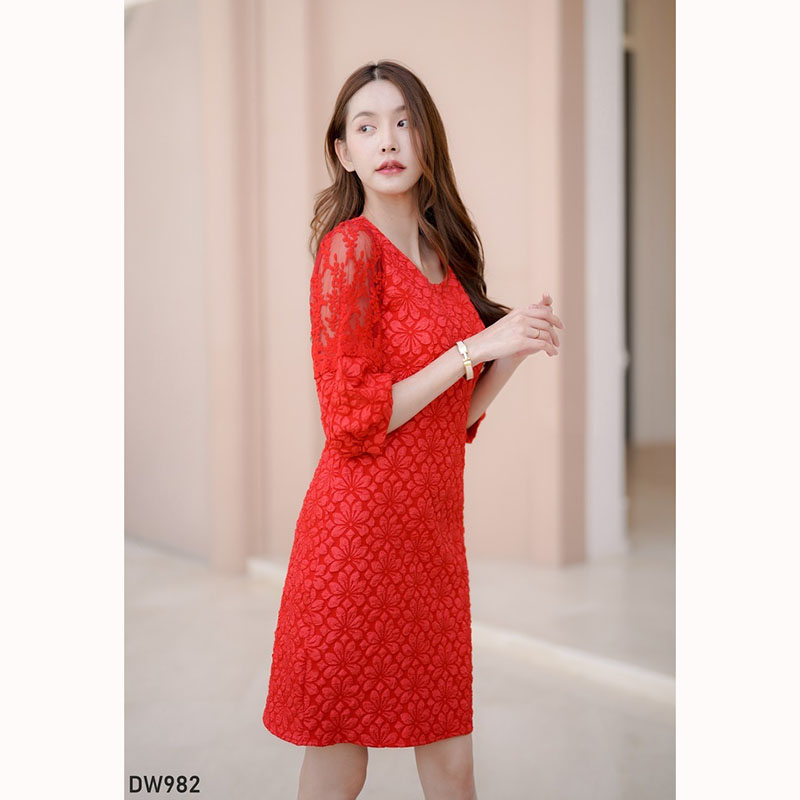 kudapy เดรสสั้นสีชมพู/สีขาว/สีแดง ผ้าทอลายนูนดอกไม้แขนตาข่าย