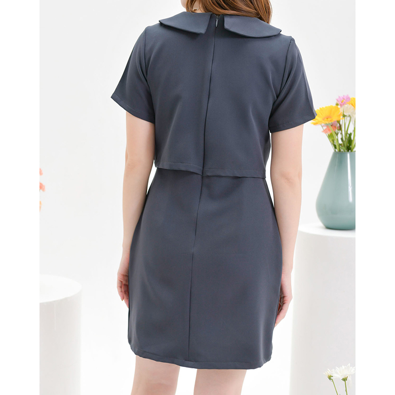 kudapy kudapy kudapy เดรสสั้นสีเทาเข้ม/สีเขียวทหาร/สีกรม คอปก คัทติ้งตัดต่อช่วงอก เพิ่มดีเทลปากกระเป๋าเก๋ๆ ดีไซน์น่ารัก กระดุมอกแกะได้จริง เพิ่มความชิคๆเก๋ๆ ใส่สวยปัง