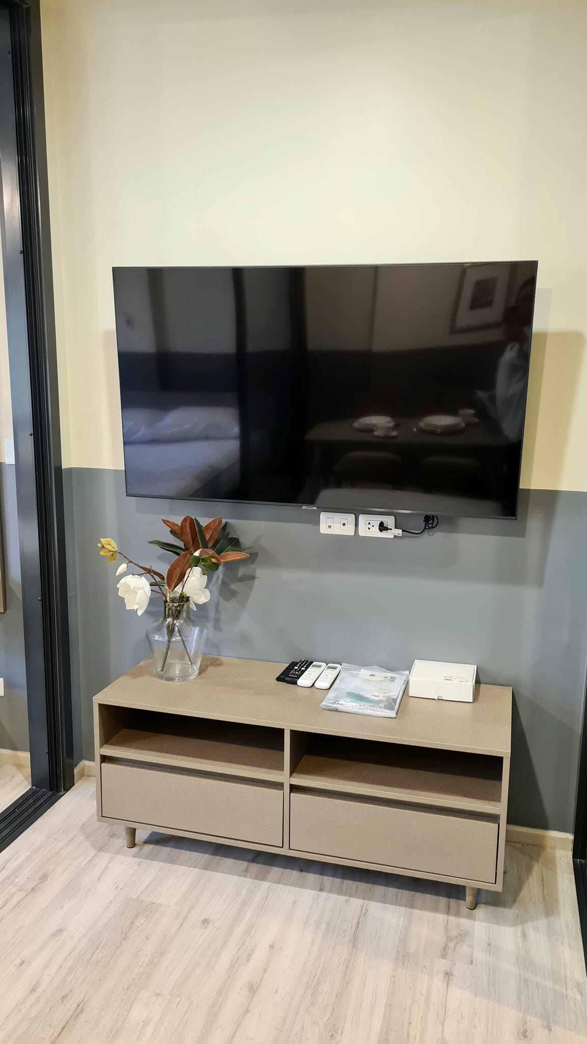 ให้เช่าห้องน่าอยู่ตกแต่งครบเข้าอยู่ได้เลยสอบถามแอด Line ID : Smile-easy ที่ XT Huaikhwang (เอ็กซ์ที ห้วยขวาง)