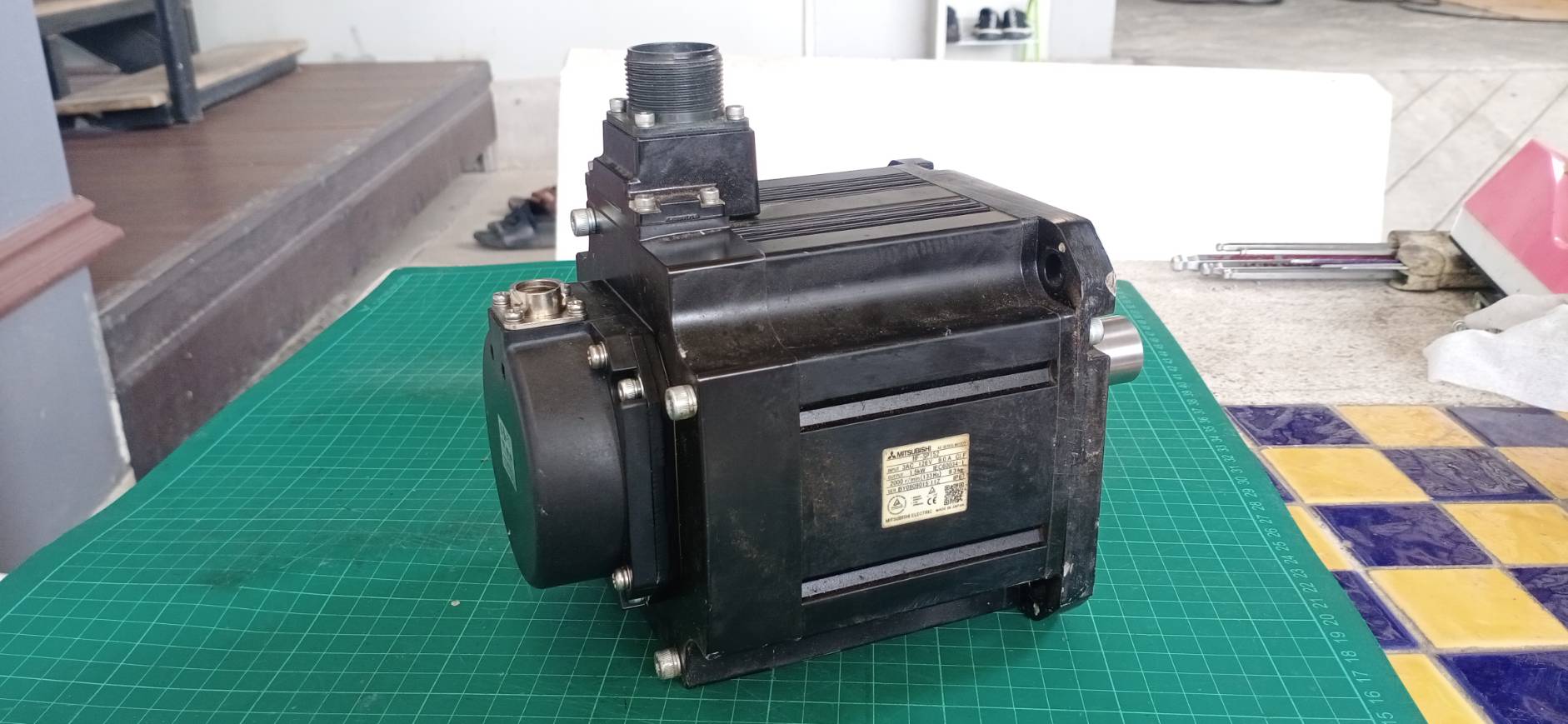 MITSUBISHI HF-SP152 SERVO MOTOR