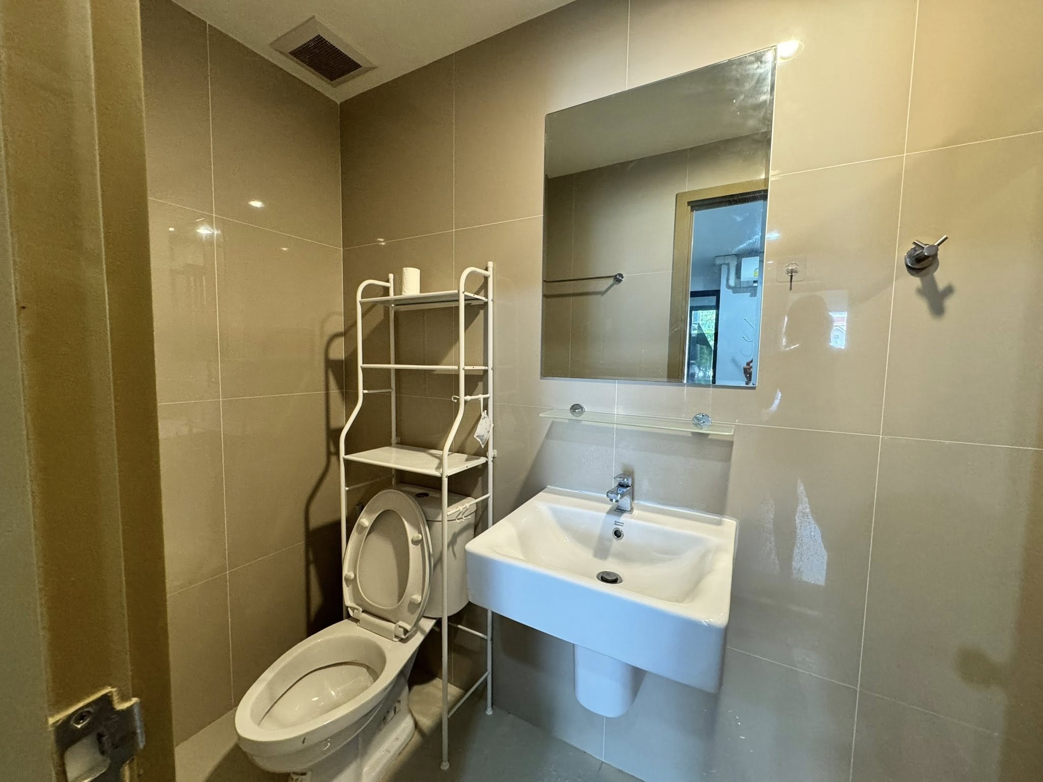 ให้เช่า Asher Sutthisan (แอชเชอร์ สุทธิสาร) 1 นอน 1น้ำ ขนาด 27 ตรม. ชั้น 4 ราคา 10,000 รถไฟฟ้าสุทธิสารและโชคชัย4