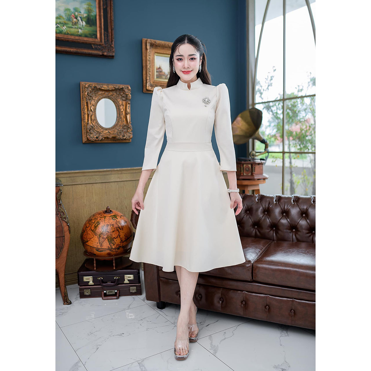 kudapy เดรสสั้นสีขาวงาช้าง/สีฟ้า ชุดไทยจิตรลดา ทรงแขนห้าส่วน ผ้าอัดกาวให้แล้วทั้งชุด เนื้อผ้านิ่มใส่สบาย เดรสความยาวคลุมเข่าใส่สวยสุภาพ