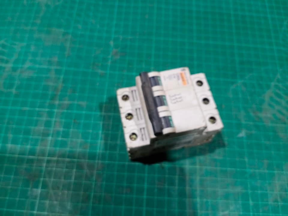 MERLIN GERIN C60A C16 16A AUTO BREAKER