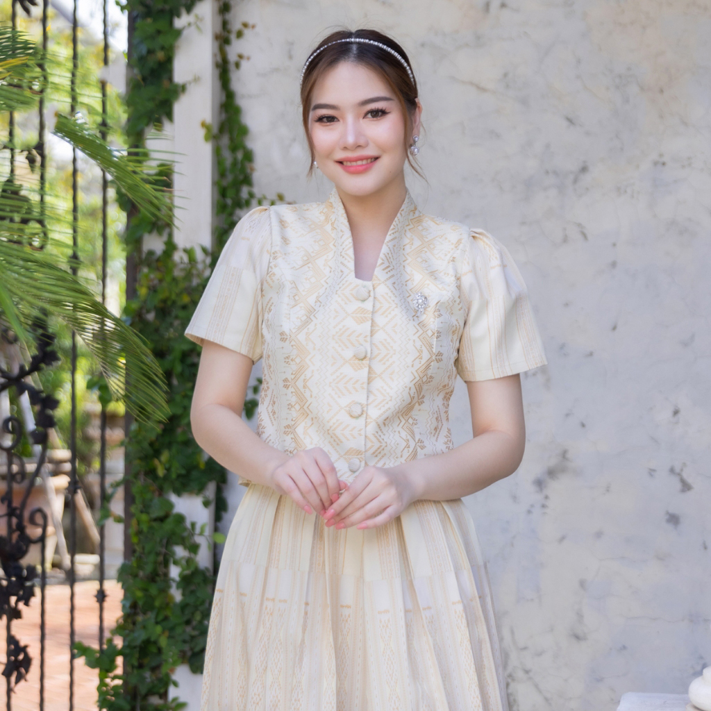 kudapy เซ็ทผ้าฝ้ายไทลื้อสีครีม งดงามอย่างไทยเป็นงานผ้าทอละเอียดสวยคมชัด อัดกาว