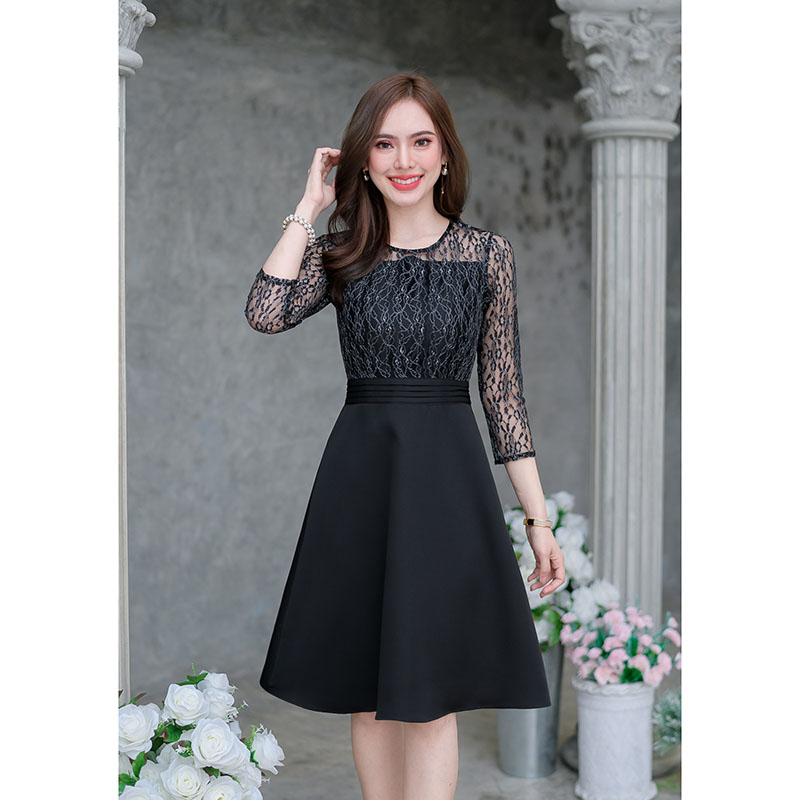 kudapy เดรสสั้นสีขาว/สีดำ ลูกไม้กระโปรงพื้น สวยหรูดูดี ผ้าลูกไม้ลายสวย ดีเทลตีเกล็ดชั้นรอบขอบเอวสวย