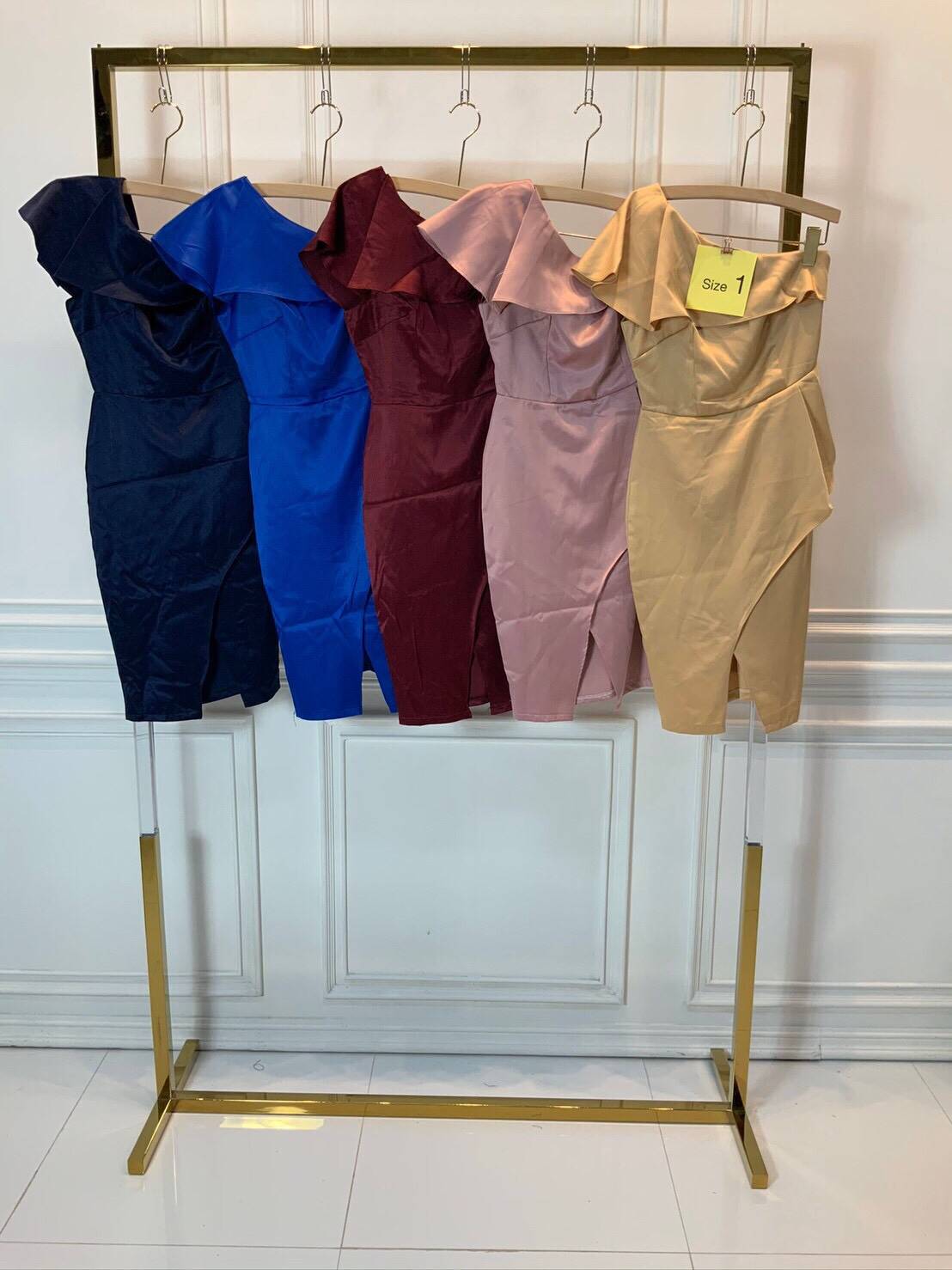 kudapy ชุดราตรีสั้นไหล่เฉียง บ่าเดี่ยวแต่งระบาย สีน้ำเงินสด,เลือดหมู สีเทาอ่อน ผ้าซาร่าคลุมไหล่