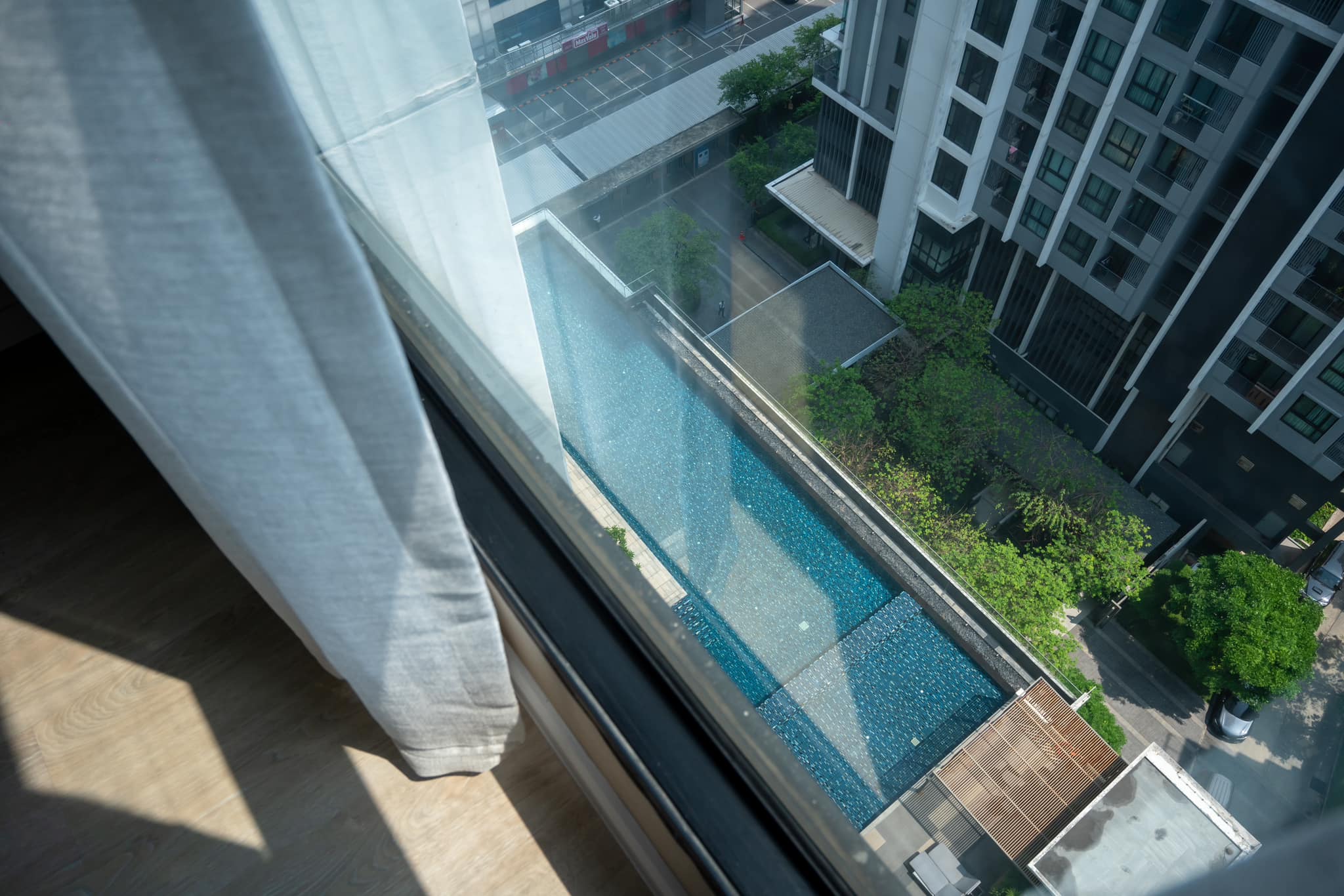 ให้เช่าคอนโด Quinn Ratchada 17 (ควินน์ รัชดา 17) ห้องสวยเฟอร์ครบวิวสระ