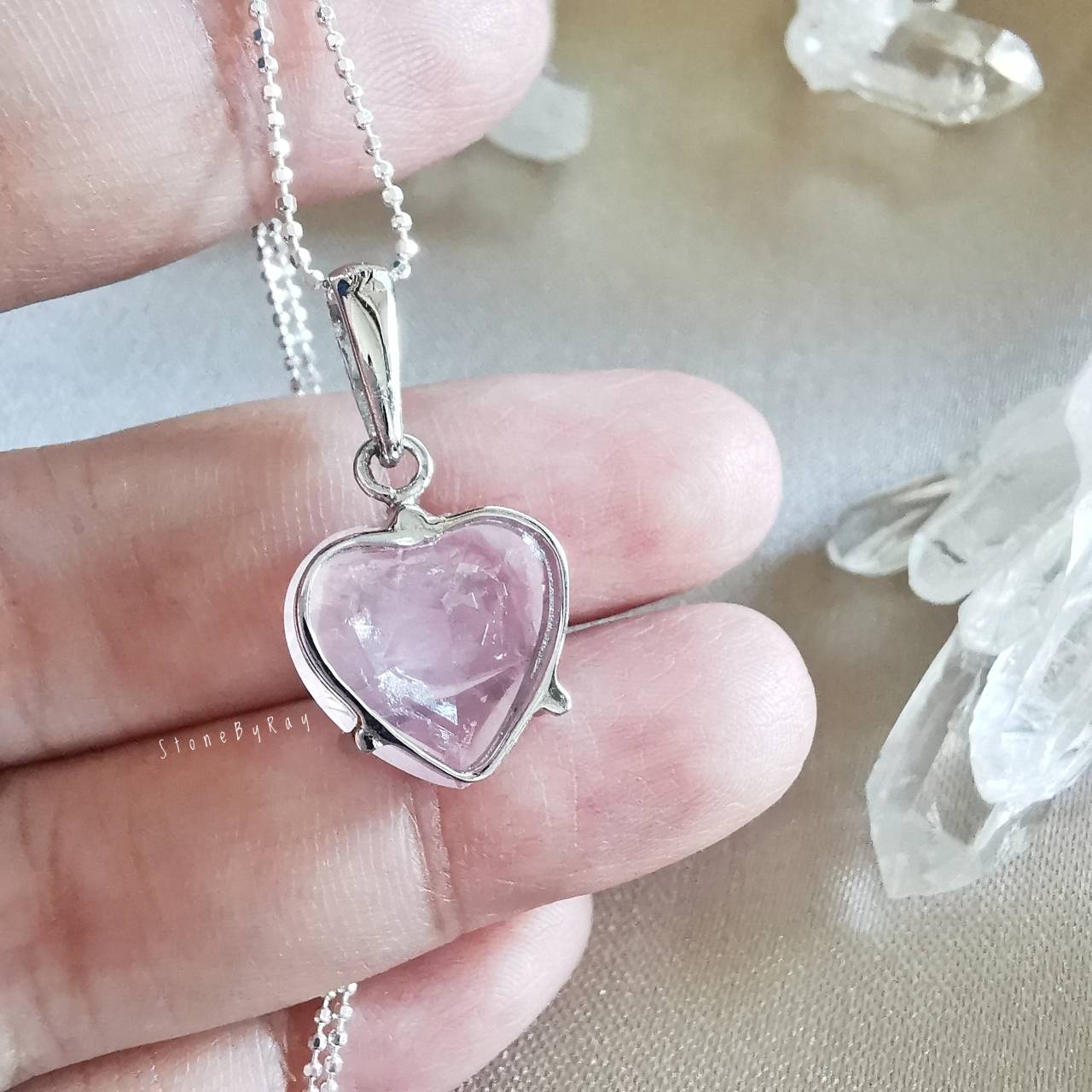 สร้อยคอเงินจี้หัวใจโรสควอตซ์ Rose Quartz