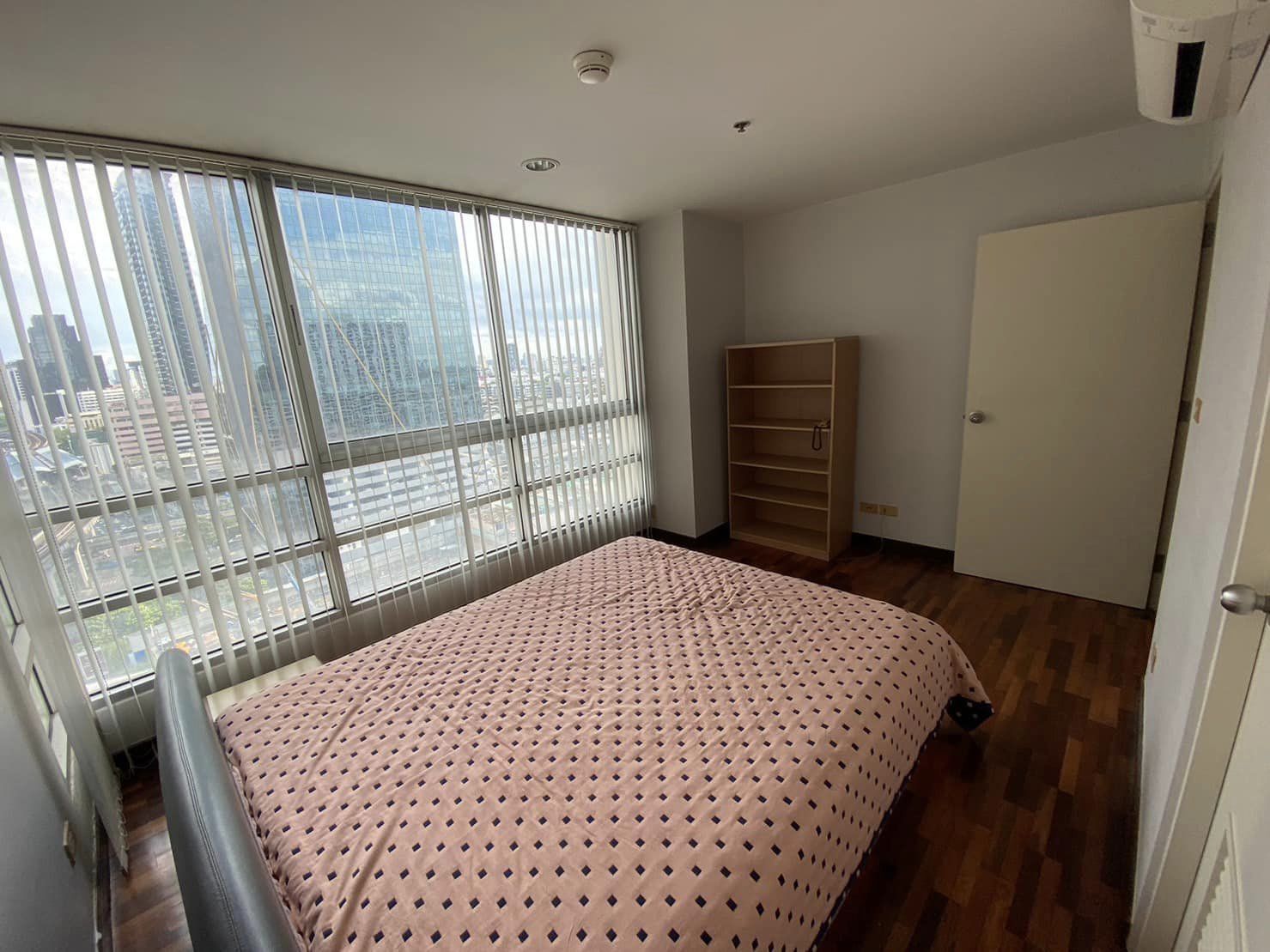 ปล่อยเช่าคอนโด Baan Pathumwan (บ้านปทุมวัน) - 1ห้องนอน 1ห้องน้ำ 1ห้องนั่งเล่น - ใกล้ พญาไท - ขนาดห้อง 45 ตรม. ชั้น 15