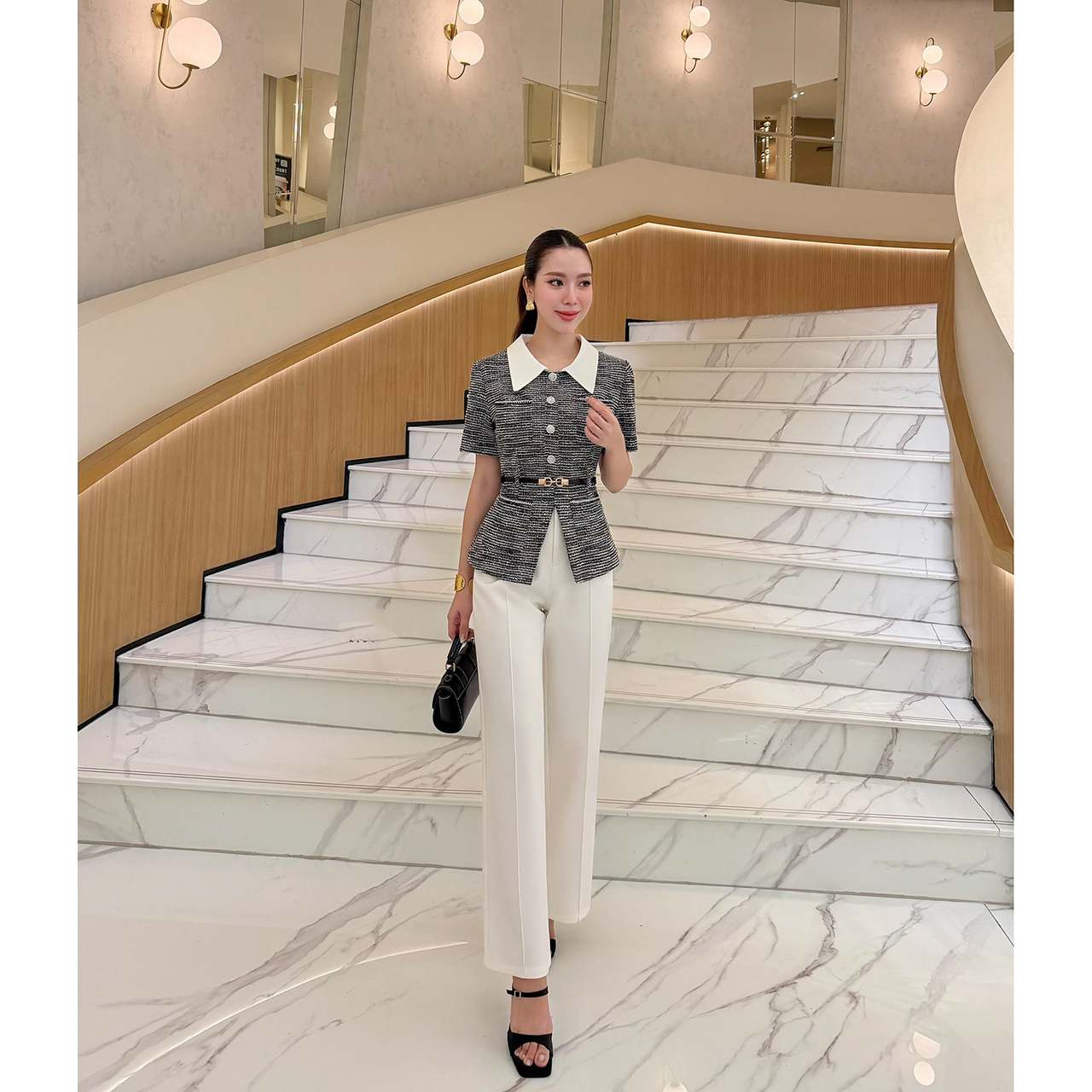 kudapy set 3 ชิ้น: เสื้อทวีต+กางเกง+เข็มขัด ชุดทวีตปกขาว ีเทลกระดุมคริสตัลคือความหรู เสื้อท็อปผ้าทวีต