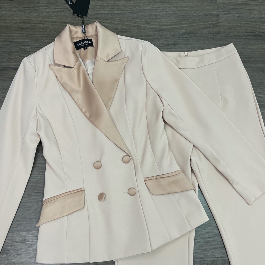 kudapy set suit สีดำ (Black), โรสโกลด์ (Rosegold) เสื้อเบเซอร์และกางเกงขายาว เรียบหรู เสื้อสูทแต่งปกผ้าเงาให้ดูเด่น ออกแบบกระเป๋าให้ใช้งานได้จริง