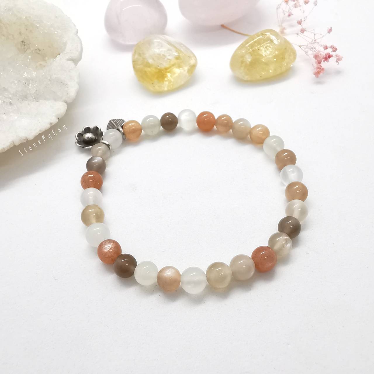สร้อยข้อมือหินมัลติมูนสโตนร้อยกับจี้เงินแท้ Multi Moonstone