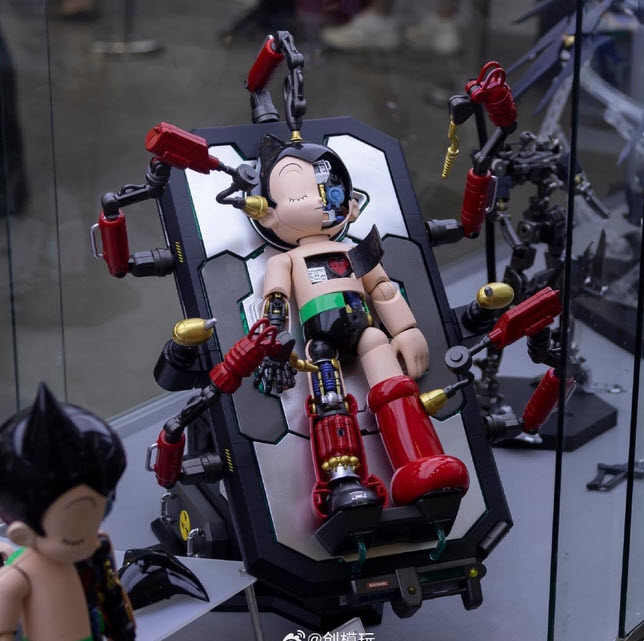 กล่องไม่สวย โมจีน 60720240003 TRON MODEL 1/4 Astro boy DX deition