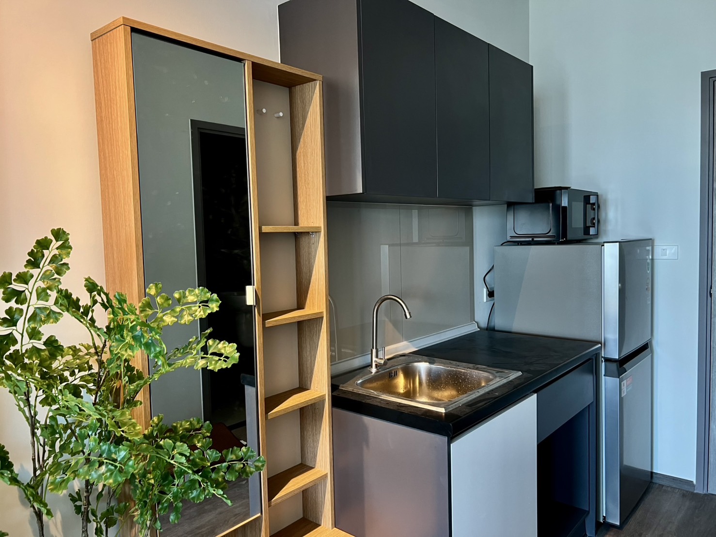 High Rise โซนพื้นที่ BTS วุฒากาศ ให้เช่าห้องแบบ 1ห้องนอน 1ห้องน้ำ คอนโด Rich Point @ BTS Wutthakat (ริชพอยท์ แอท บีทีเอส วุฒากาศ) ขนาดห้อง 26.5 ตรม. ชั้น 30