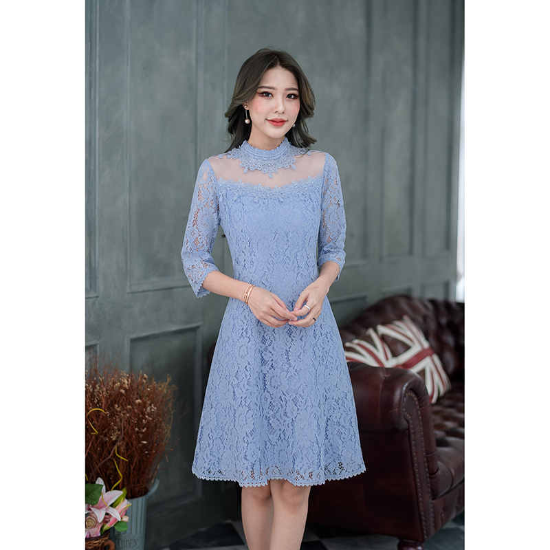 kudapy เดรสสั้นสีชมพู/สีฟ้า ลูกไม้เนื้อนิ่ม รุ่นนี้เป็นแขนศอก กระโปรงบานเล็กน้อย ช่วงอกแต่งผ้าซีทรู เก๋ที่ช่วงคอ