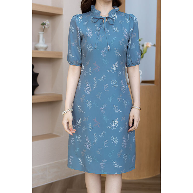 kudapy เดรสสั้นโทนม่วง/โทนครามอมเขียว พิมพ์ลายดอก มีดีเทลคอจีบผูกโบว์ สั่งพิมพ์ลายขึ้นใหม่ สวยไม่ซ้ำ โทนสีสวย ลายดอกเส้นผสมหลายสี