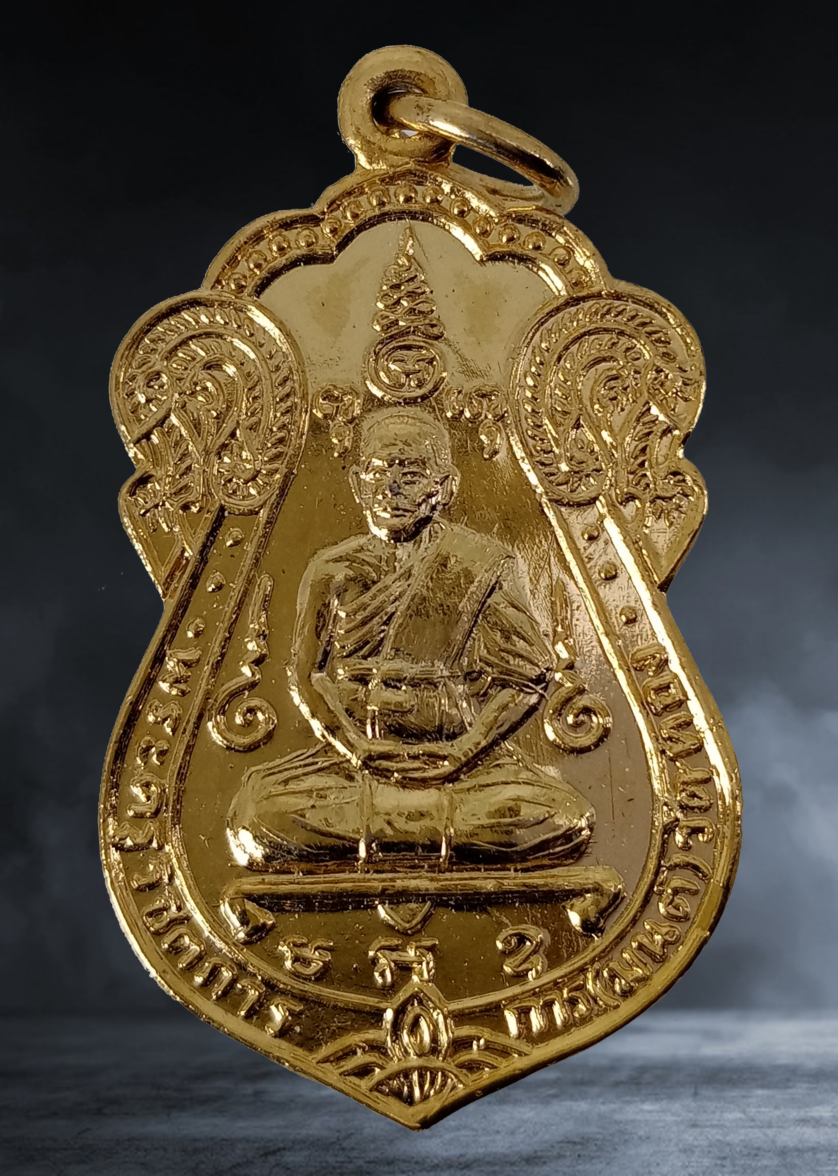 เหรียญ พระครูวิจิตรสังฆการ (หลวงพ่อมนต์) วัดทอง จ.กรุงเทพ รุ่นแรก เนื้อกะหลั่ยทอง