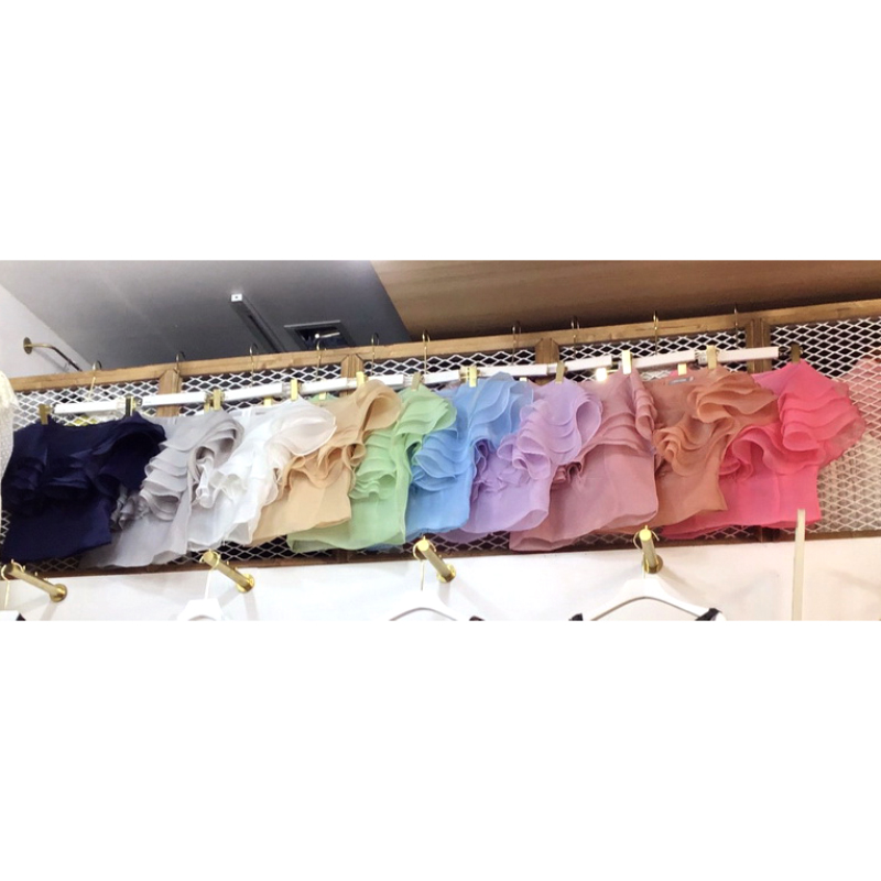 kudapy เสื้อไปงาน ผ้าแก้วคอปาดแคบสีครีม/สีม่วง แต่งระบายช่วงแขนเป็นทรงหน้าอก V Shape ระบาย 4 ชั้นสวยหรูมากๆค่ะรุ่นนี้